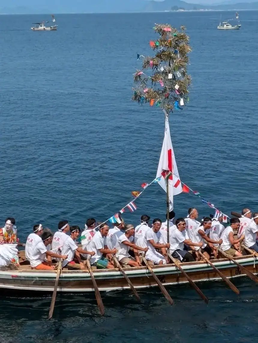 祝島の海と伝統の舟